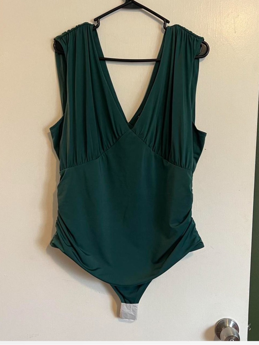 NWT express green v neck stretchy bodysuit sleeveless size XL